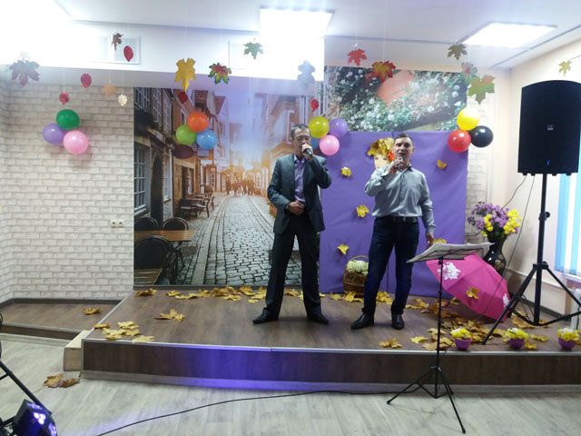 4omnes matres dicata