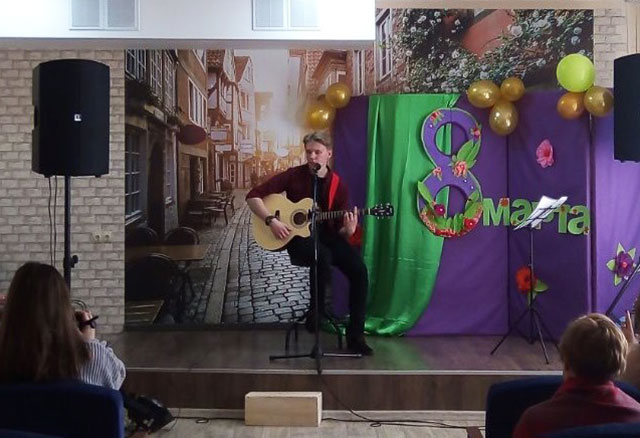 Darite zhenshchinam tsvety5