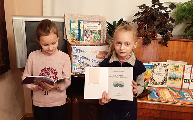 kuzka sunduchok otkryl novoy knigoy udivil9