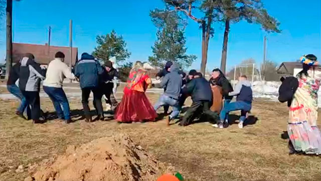 maslenitsa ugoshchay vsem blinochkov podavay4