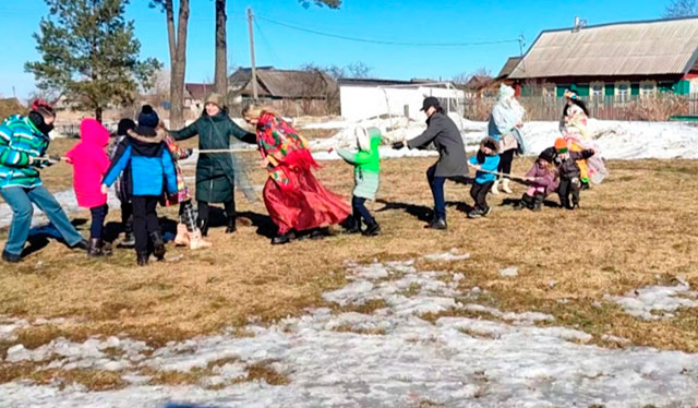 maslenitsa ugoshchay vsem blinochkov podavay5