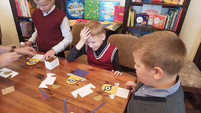 minon podstavka dlya karandashey5