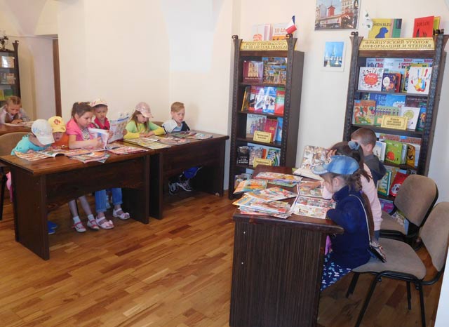 Na vsekh parusakh biblioteka Korotkevicha3