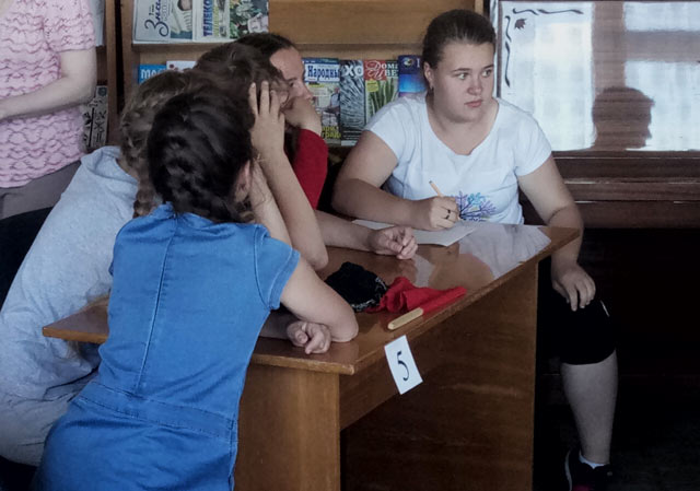 V bibliotekegoryachaya pora8