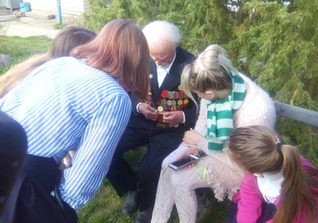 pozdravleniye zemlyakov veteranov na domu1