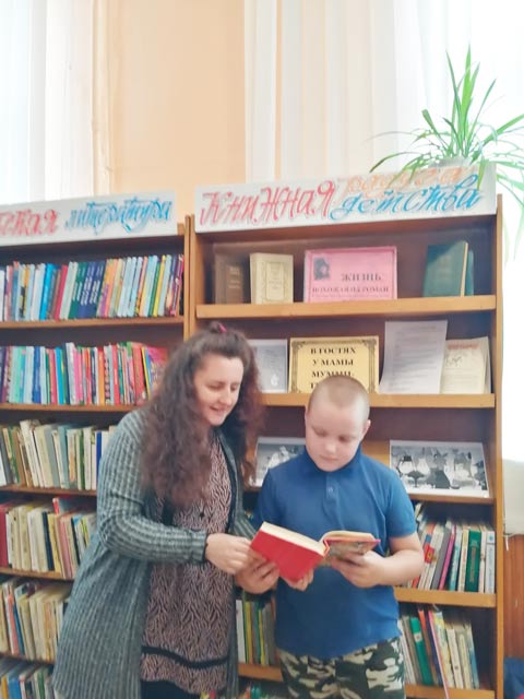 V gostyakh u mamy Mumi trolley1