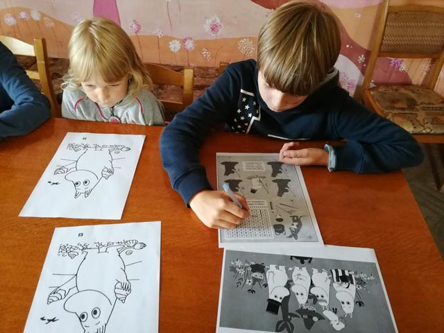 V gostyakh u mamy Mumi trolley2