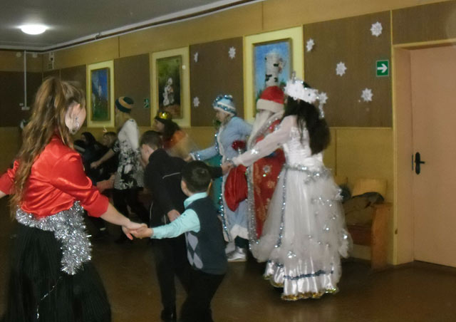 Vo dvore tsarit zima2