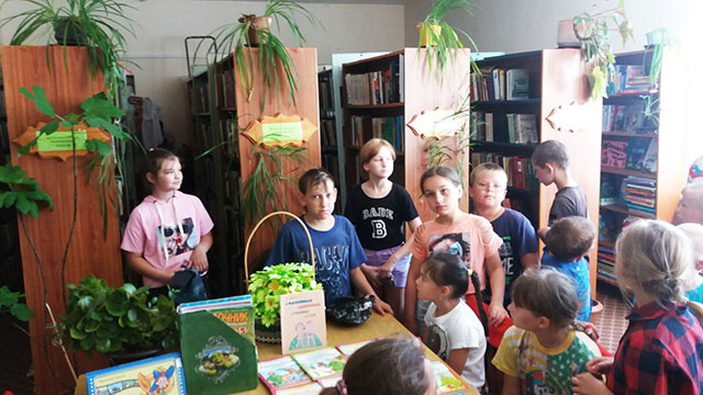 v gostyakh u biblioteki2