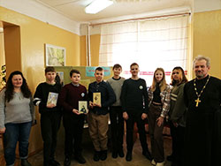 svet pod knizhnoy oblozhkoy