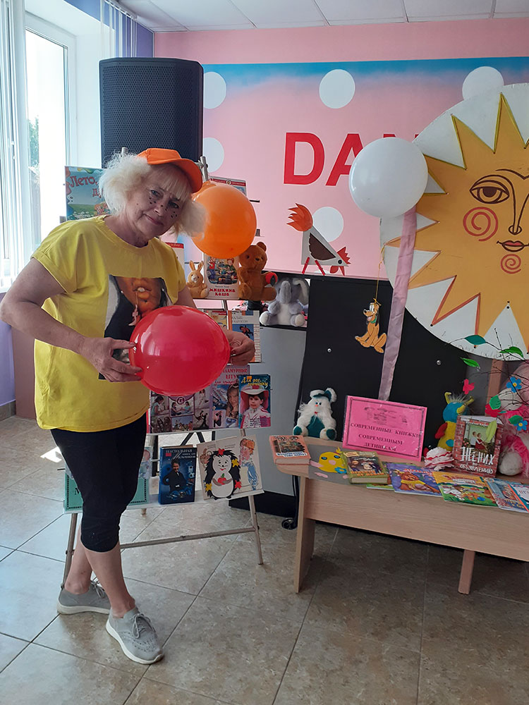 Pust detstvo zvonkoye smeyotsya3