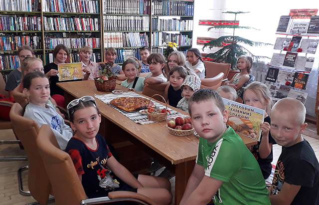 Orekhovyy Spas vsem khleba pripas