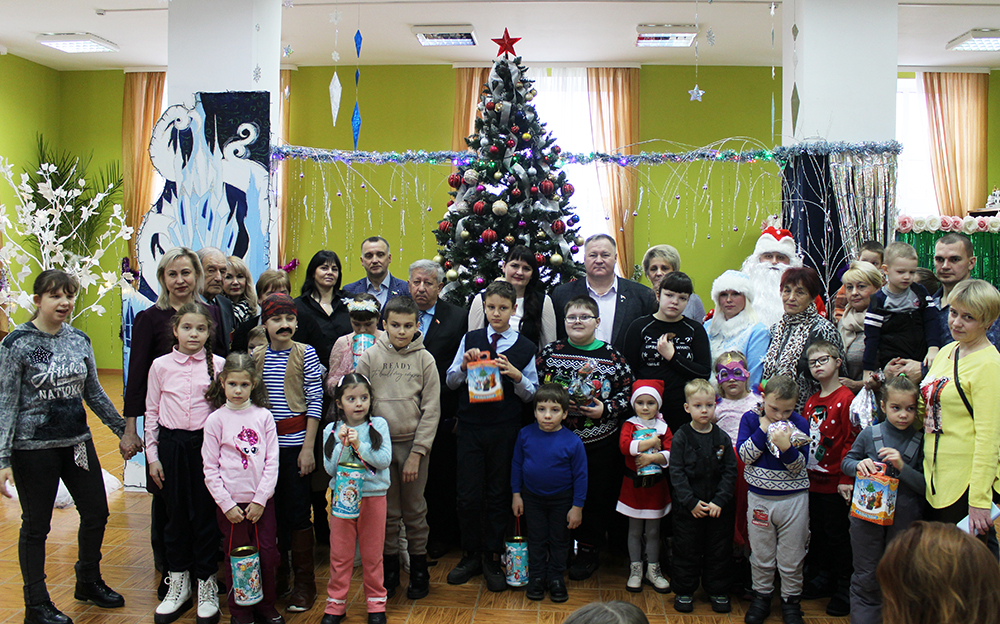 Blagotvoritelnyy utrennik Snezhnaya koroleva 8