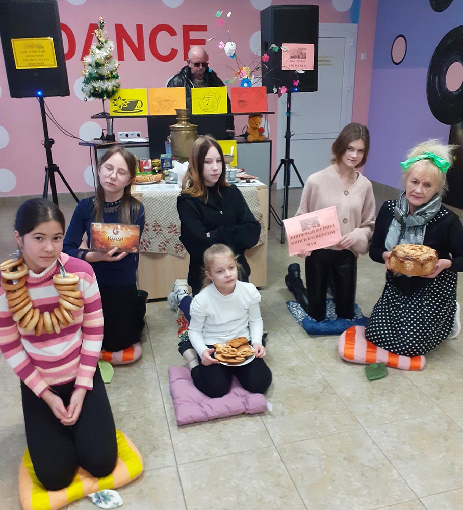 V gostyakh u Chaya 2