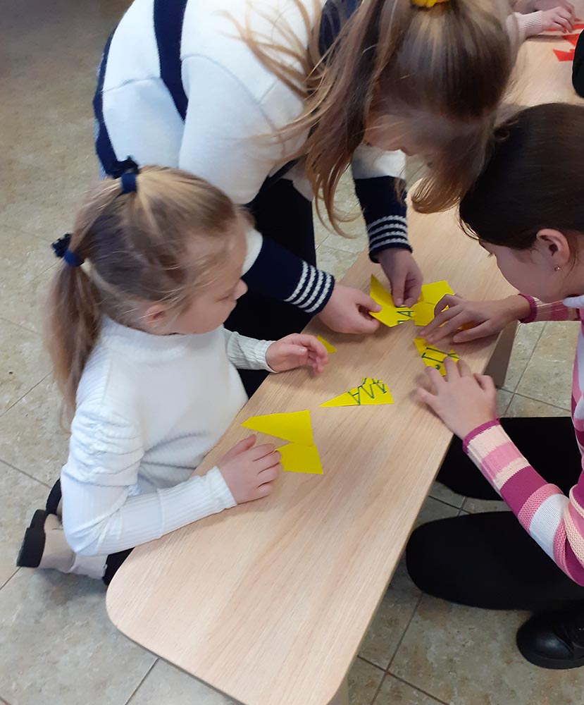 V gostyakh u Chaya 4