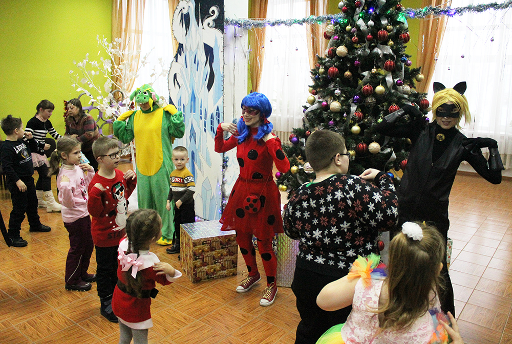 Blagotvoritelnyy utrennik Snezhnaya koroleva 15