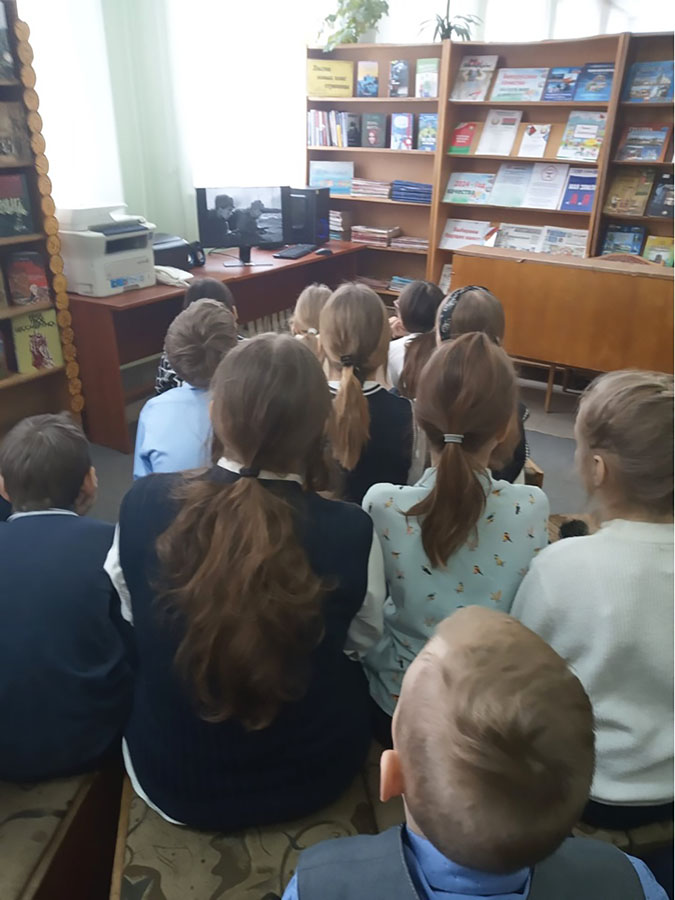 Matrosov On Rodinu serdtsem svoim zashchitil 2