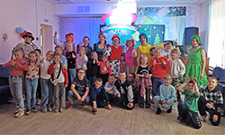 priklyucheniya v strane