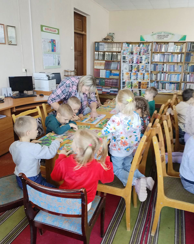 My idem v biblioteku4