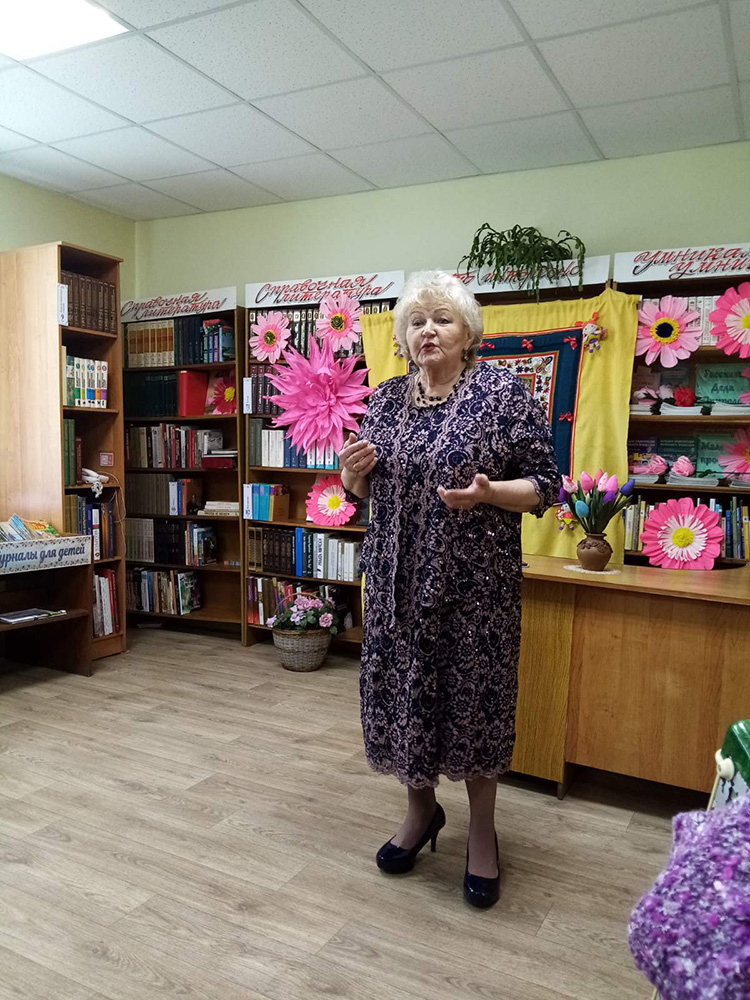 prekrasnykh zhenshchin pozdravlyayem1