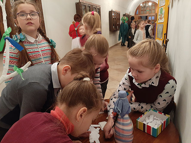 priklyucheniya knigovichka v biblioteke11