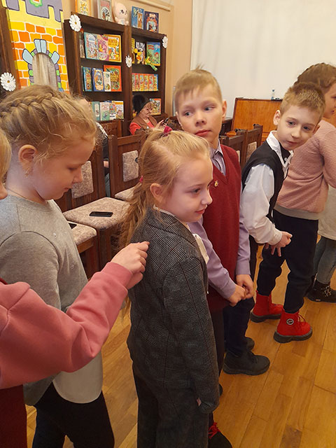 priklyucheniya knigovichka v biblioteke4